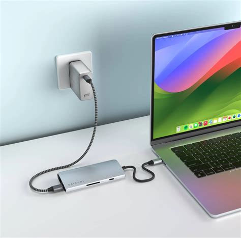 Satechi • Adaptateur USB‑C Multi‑port 8K avec Ethernet V3 • Gris Sidéral