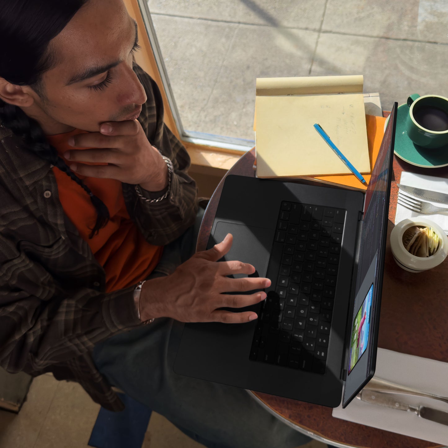MacBook Pro 16" M3Pro 12C/18GB/512SSD/GPU 18C • Français • Noir sidéral