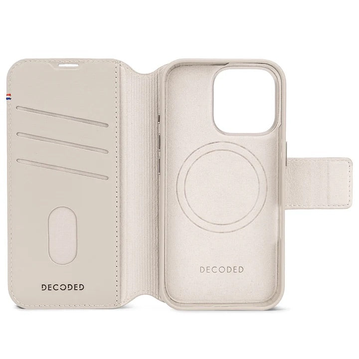 Decoded • Etui Portefeuille amovible pour iPhone 16 Pro • Argile