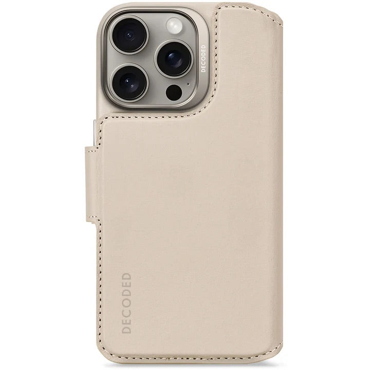 Decoded • Etui Portefeuille amovible pour iPhone 16 Pro • Argile