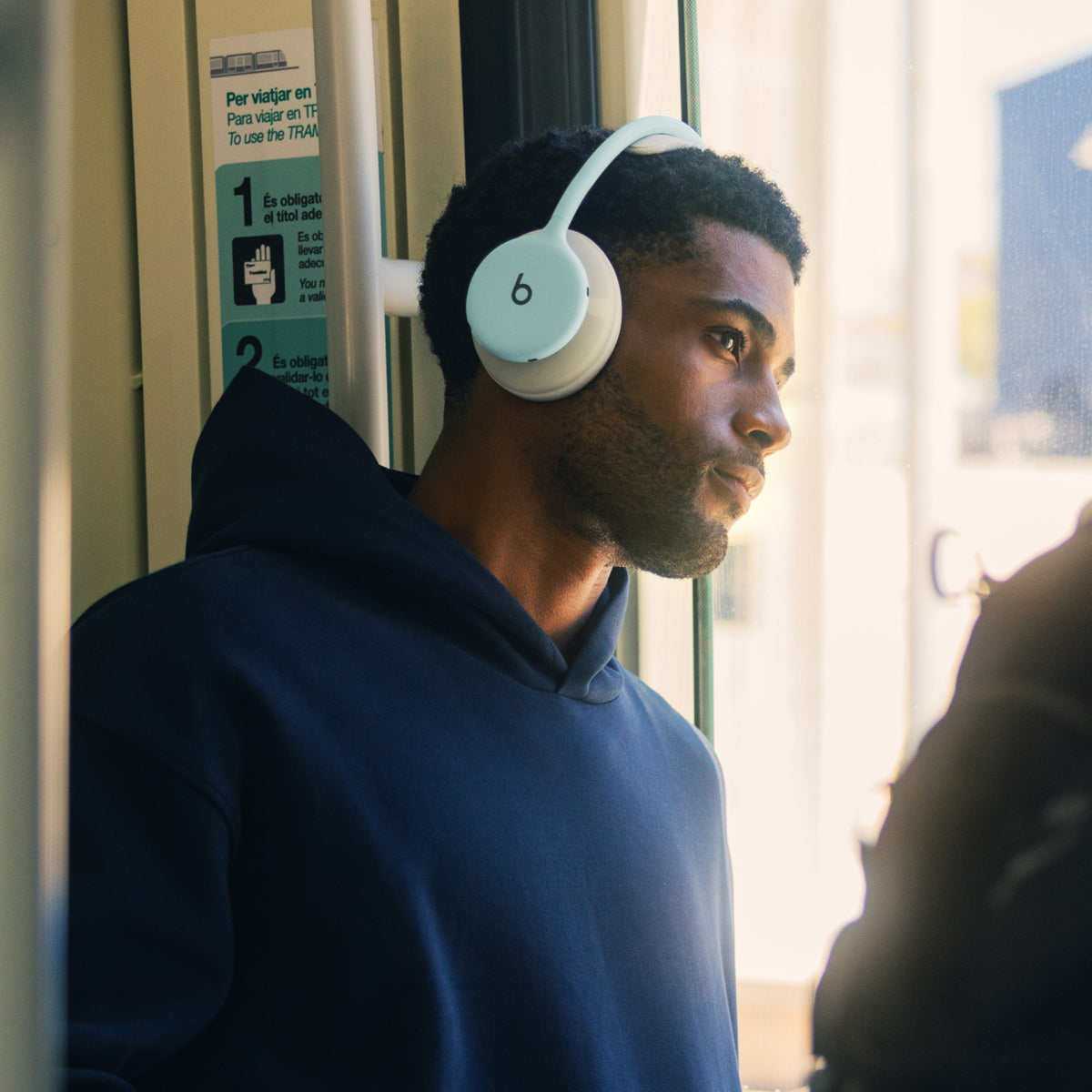 Casque supra-auriculaire Beats 360 – Bleu ciel avec coussinets en maille technique Bleu ciel