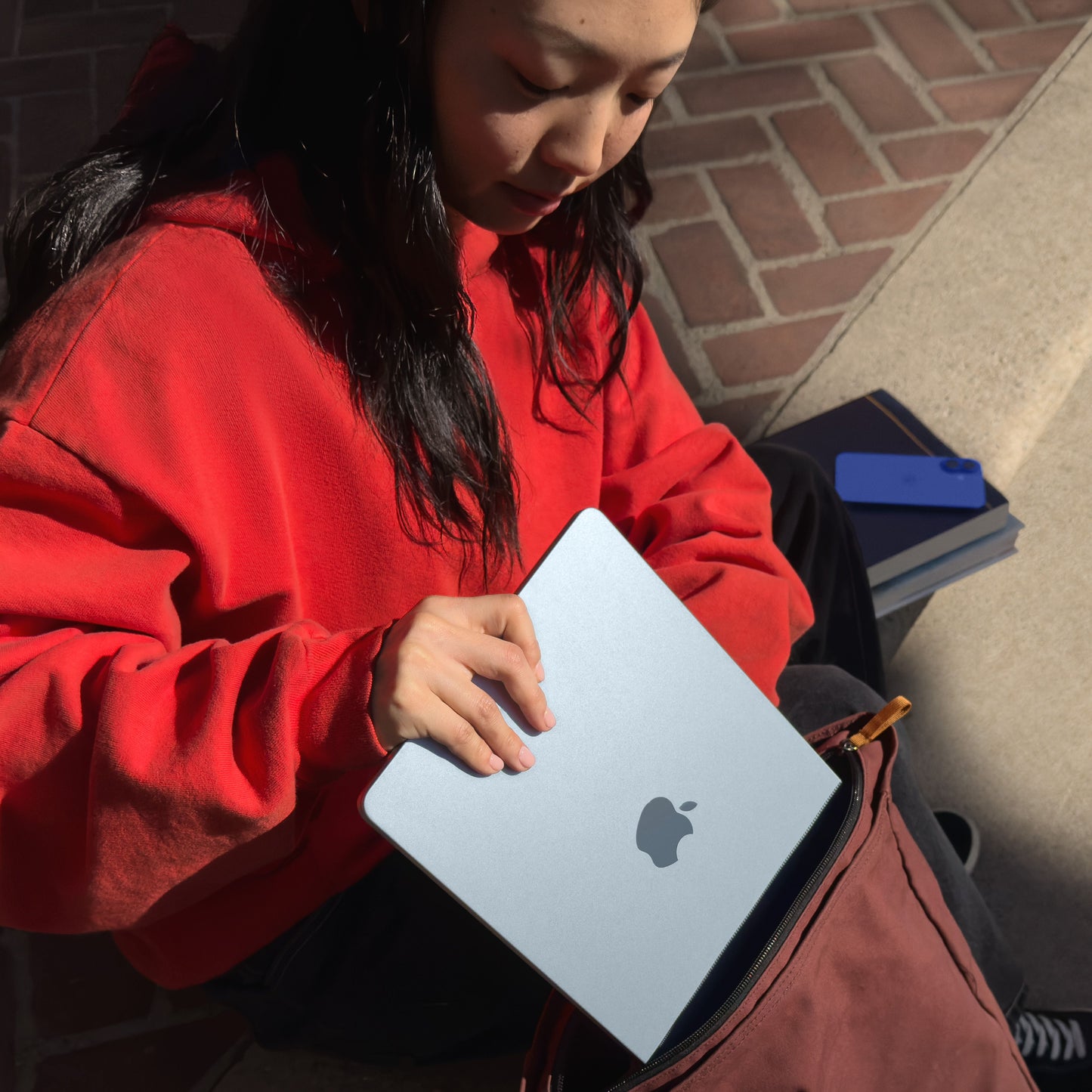 MacBook Air 13 pouces: Puce Apple M4 avec CPU 10 cœurs et GPU 8 cœurs, 256 Go SSD - Minuit
