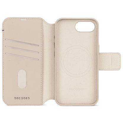 Decoded • Étui Portefeuille Détachable en Cuir pour iPhone 16e • Argile