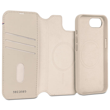 Decoded • Étui Portefeuille Détachable en Cuir pour iPhone 16e • Argile